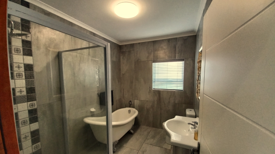 3 Bedroom Property for Sale in Kleinkoornhuis Western Cape